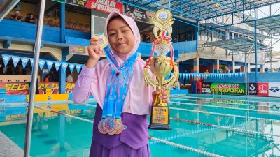 Cetak Prestasi, Alifia Ratu Askha Raih Perenang Terbaik KU 5 Kejuaraan Renang Student Sprint Haornas CUP 2024